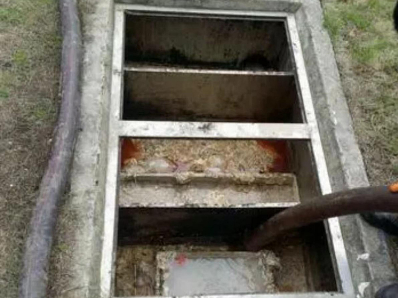 侨乡街道开发区隔油池清理