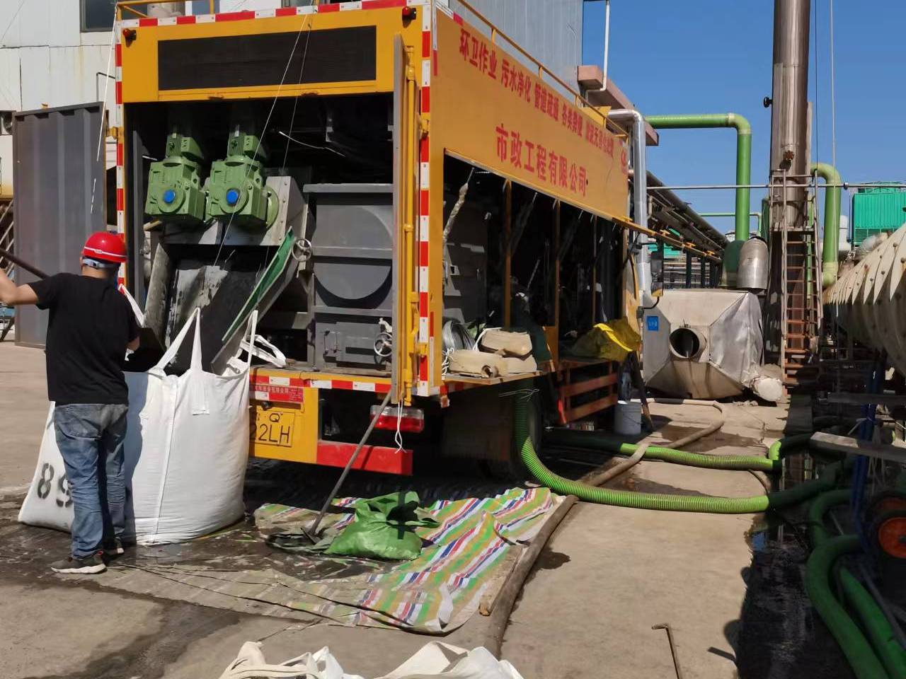 侨乡街道开发区淤泥压干处理